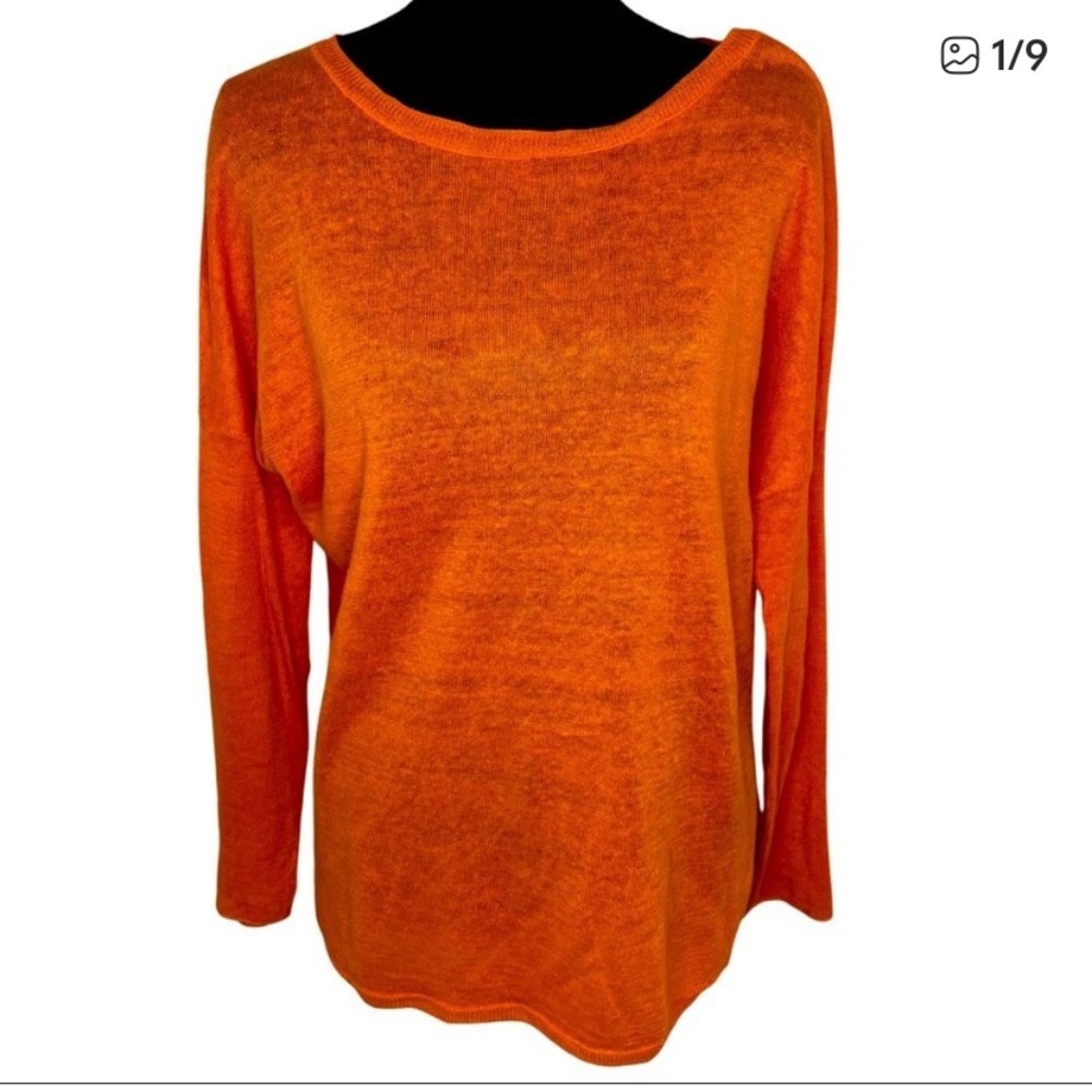 Vince Oversized Orange Sweater Size Small, small spots (see photos)